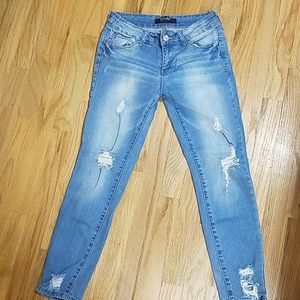 Capri destroyed jeans